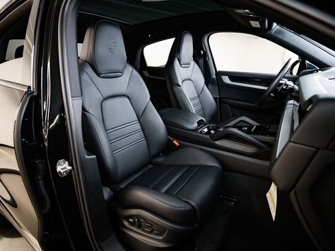 New 2026 Porsche Cayenne E-Hybrid Coupe AWD/4WD image 29