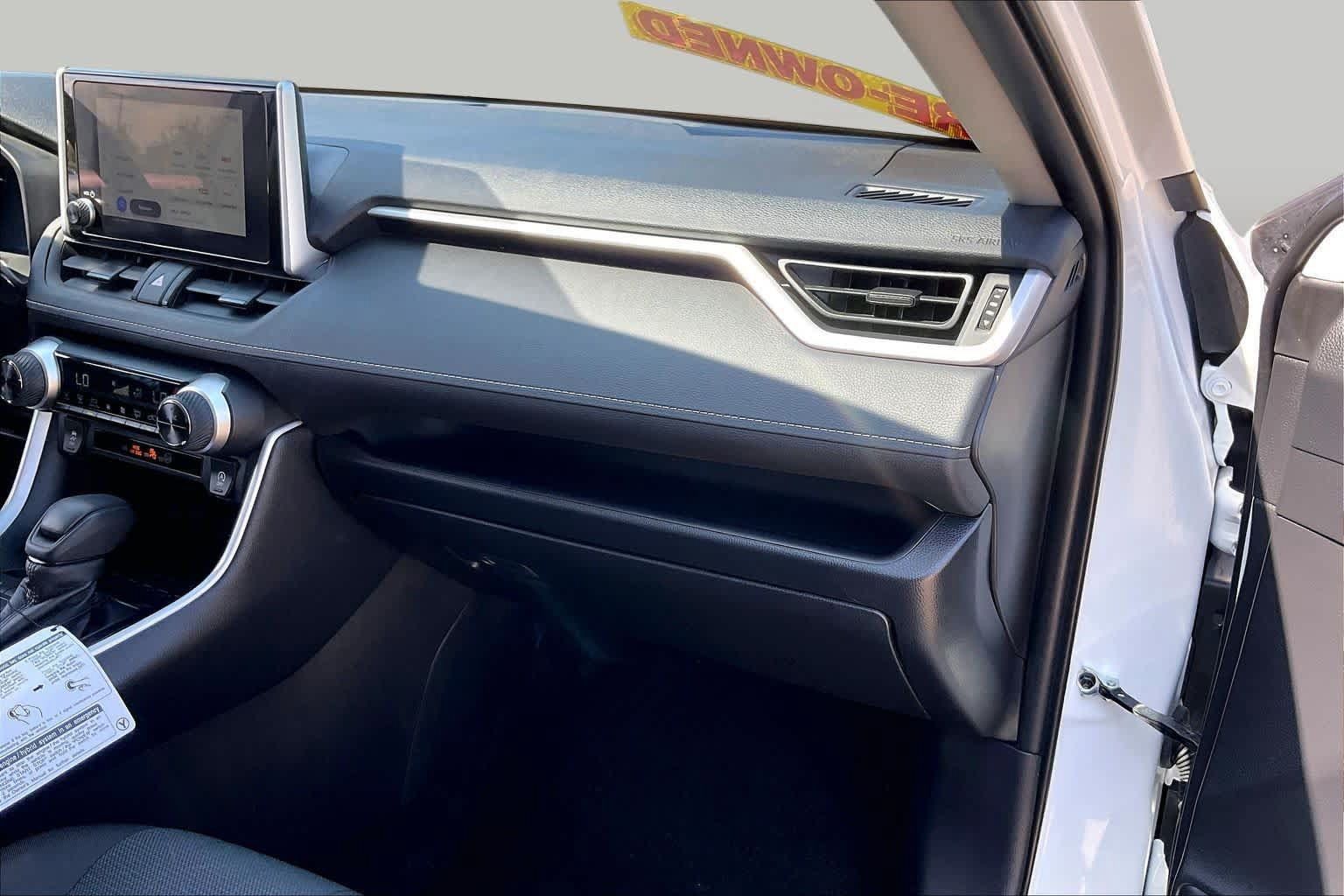 Used 2025 Toyota RAV4 XLE FWD image 16