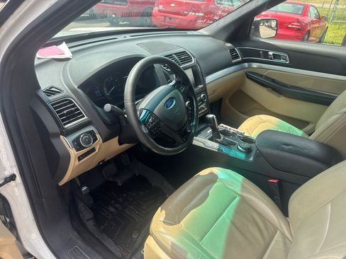 Used 2016 Ford Explorer XLT w/ Equipment Group 202A AWD/4WD image 9
