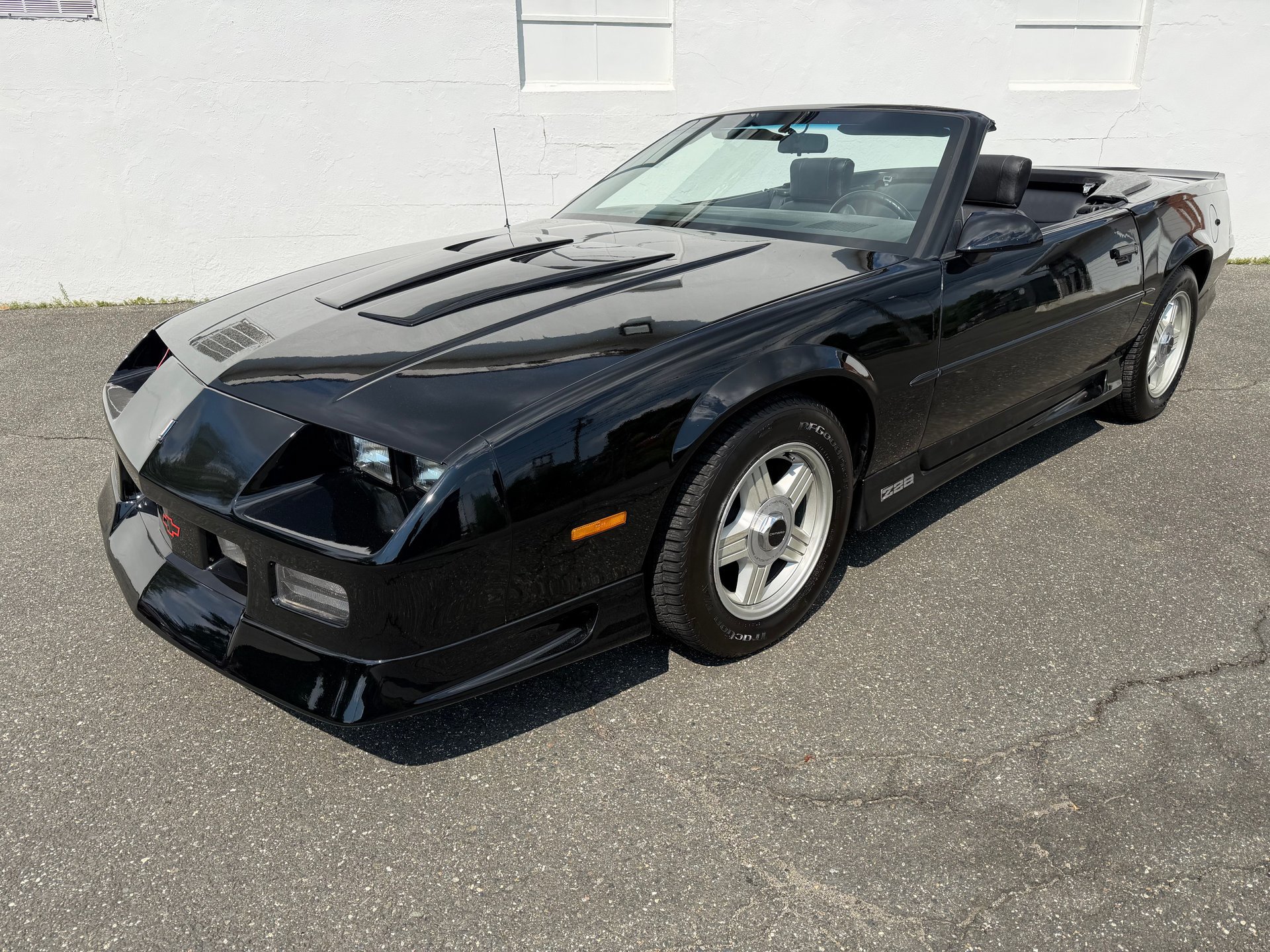 Used 1991 Chevrolet Camaro Z28 RWD image 1