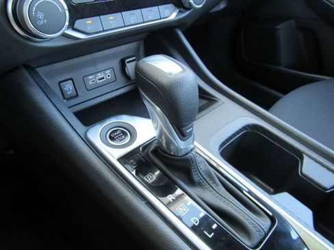 Used 2025 Nissan Sentra SV image 46