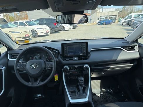 Used 2022 Toyota RAV4 LE image 11