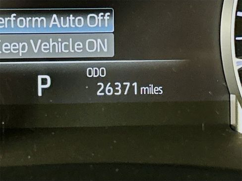 Used 2024 Toyota Highlander XLE image 10