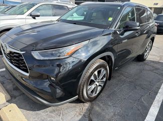 Used 2021 Toyota Highlander XLE video 1