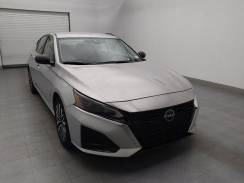 Used 2024 Nissan Altima 2.5 SV image 14