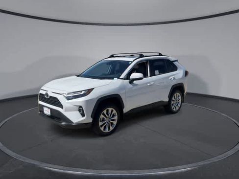 Used 2025 Toyota RAV4 XLE Premium image 4