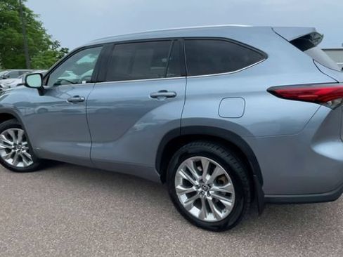 Used 2023 Toyota Highlander Limited AWD/4WD image 4