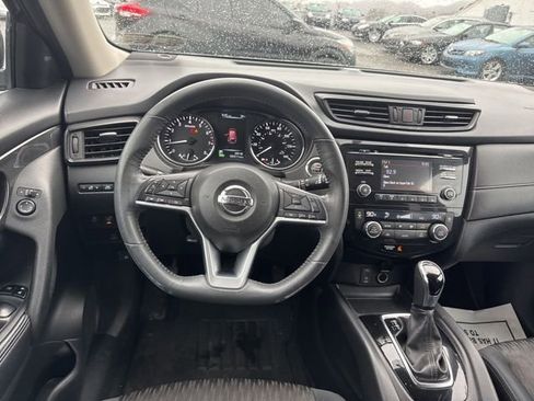 Used 2017 Nissan Rogue SV w/ Midnight Edition Package image 13