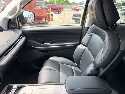 Used 2025 Lincoln Navigator L Reserve AWD/4WD image 17