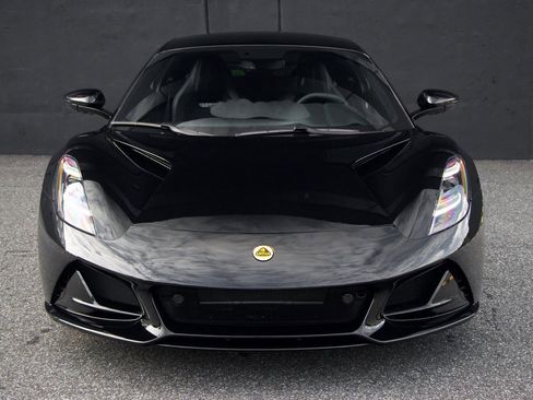 Used 2025 Lotus Emira image 8