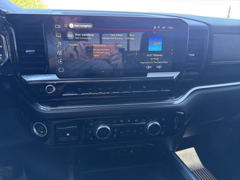 Used 2025 GMC Sierra 3500 SLT w/ SLT Convenience Package AWD/4WD image 15