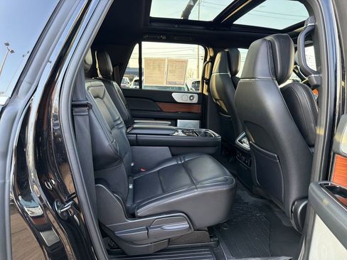 Used 2019 Lincoln Navigator L Reserve image 17