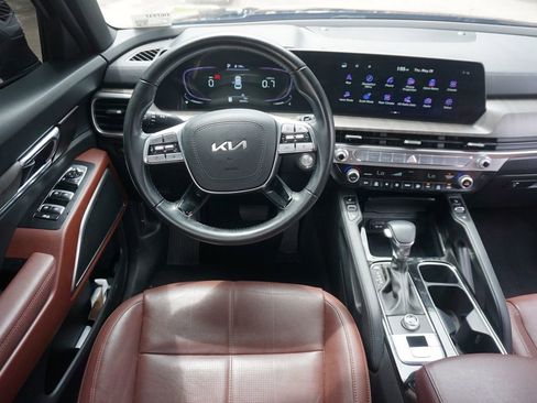 Used 2024 Kia Telluride EX w/ EX Captain's Chair Package FWD image 6