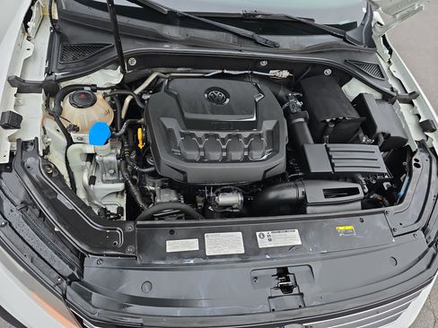 Used 2018 Volkswagen Passat 2.0T R-Line image 31