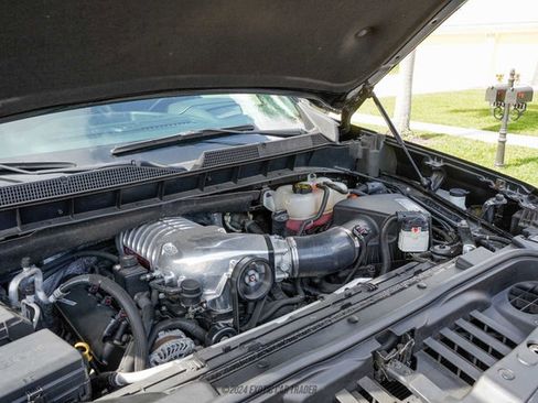 Used 2019 Chevrolet Silverado 1500 High Country w/ Technology Package image 17