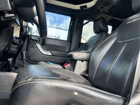 Used 2016 Jeep Wrangler Unlimited Rubicon AWD/4WD image 6