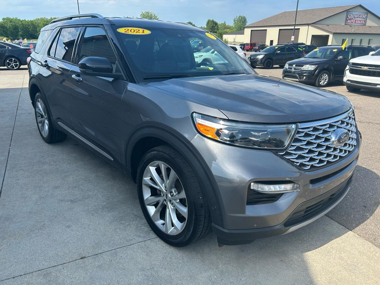 Used 2021 Ford Explorer Platinum w/ Premium Technology Package AWD/4WD image 3