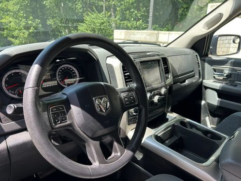 Used 2018 RAM 1500 Classic SLT AWD/4WD image 3