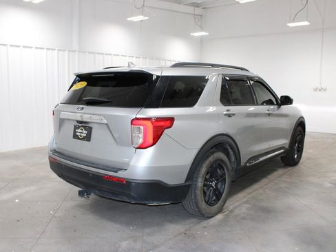 Used 2020 Ford Explorer XLT w/ Comfort Package RWD image 9