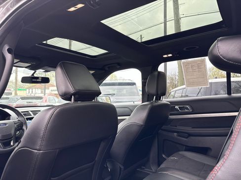 Used 2018 Ford Explorer XLT w/ Equipment Group 202A image 25