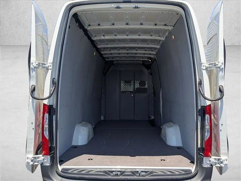 Used 2024 Mercedes-Benz Sprinter 2500 image 6