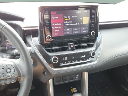 Used 2022 Toyota Corolla Cross LE AWD/4WD image 17