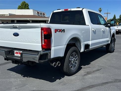 New 2025 Ford F250 Lariat w/ FX4 Off-Road Package image 4