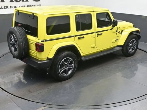 Used 2023 Jeep Wrangler Unlimited Sahara w/ LED Lighting Group AWD/4WD image 39