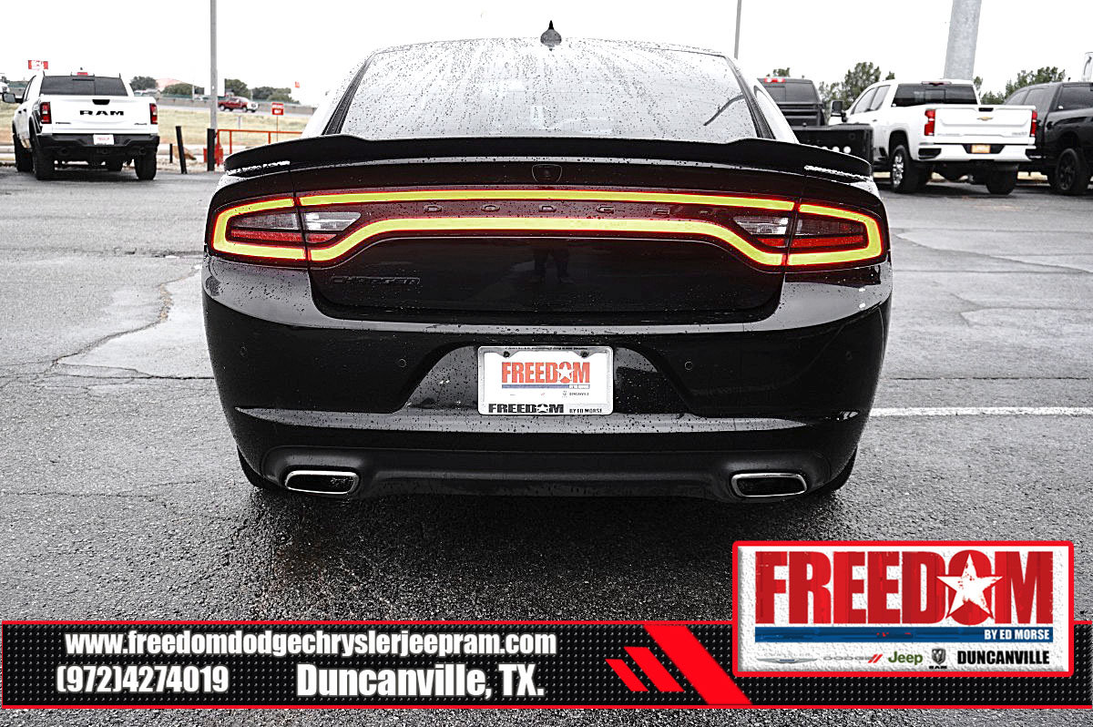 Used 2023 Dodge Charger SXT w/ Blacktop Package RWD image 4
