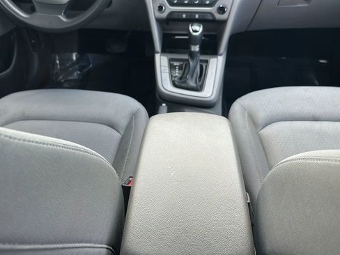 Used 2017 Hyundai Elantra SE FWD image 28