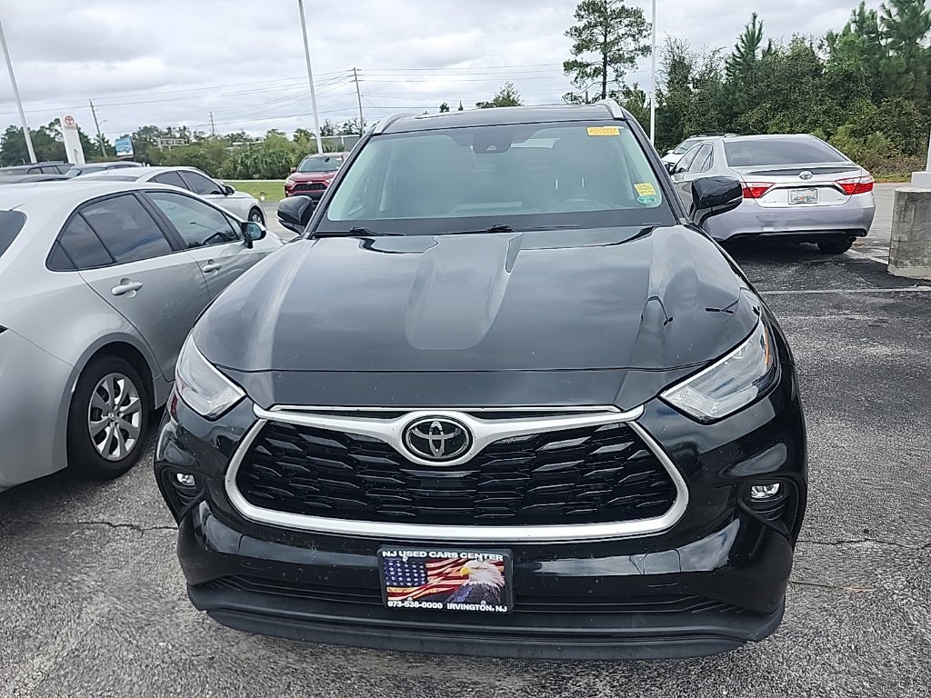 Used 2022 Toyota Highlander XLE AWD/4WD image 23