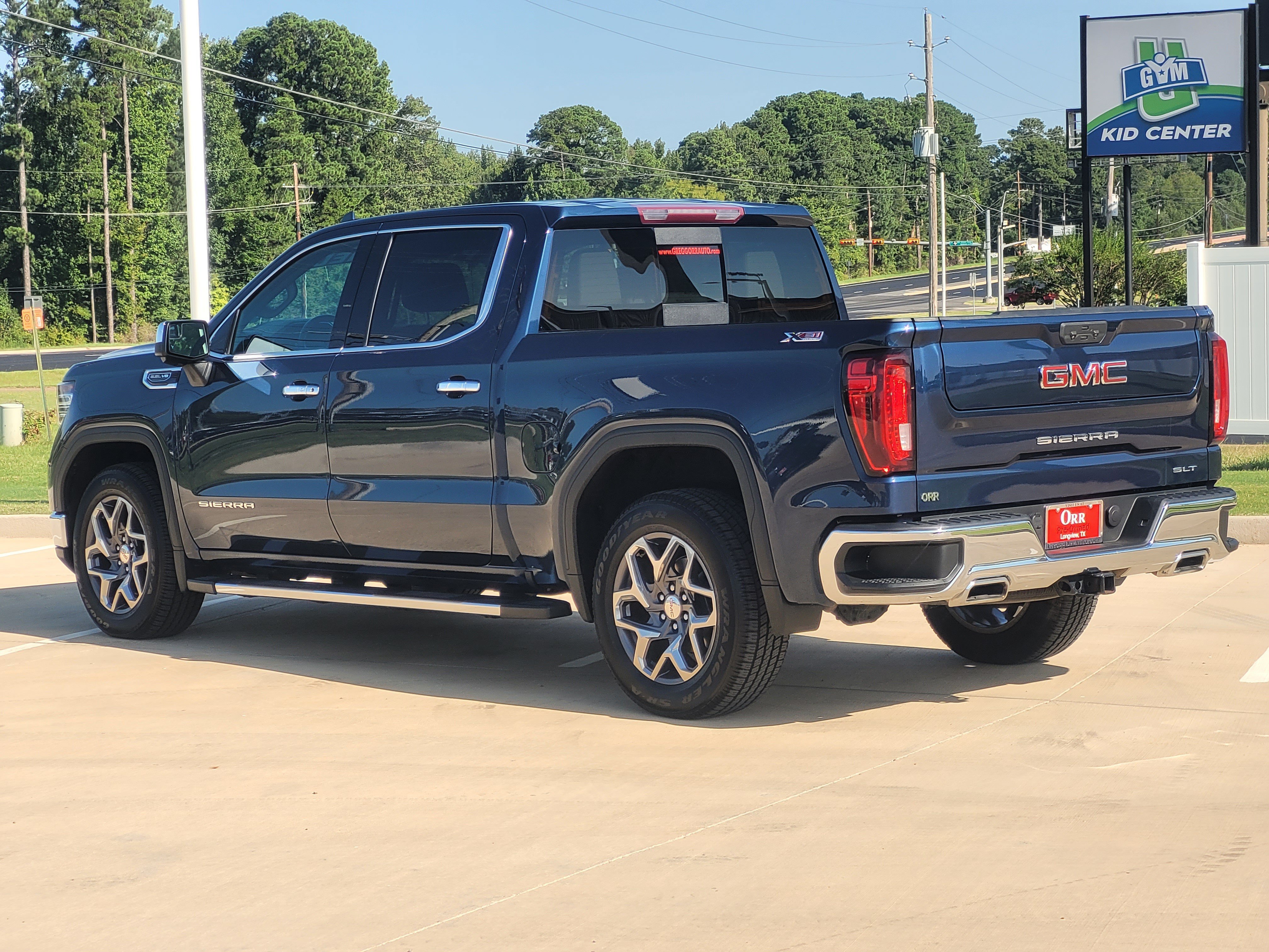 Used 2023 GMC Sierra 1500 SLT w/ SLT Premium Package AWD/4WD image 6