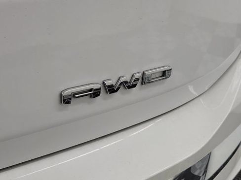 Used 2024 GMC Terrain Denali w/ Denali Premium Package AWD/4WD image 8