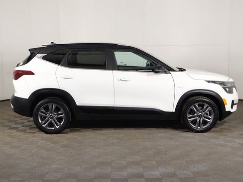 Used 2023 Kia Seltos S w/ Navigation Package image 18