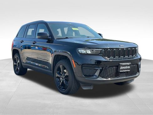 Used 2022 Jeep Grand Cherokee Altitude image 1