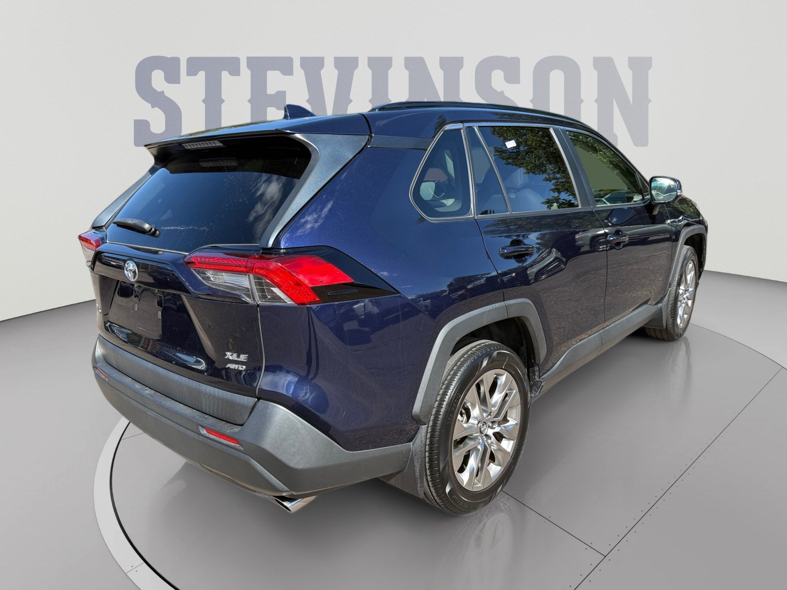 Used 2019 Toyota RAV4 XLE Premium w/ Cold Weather Package AWD/4WD image 5