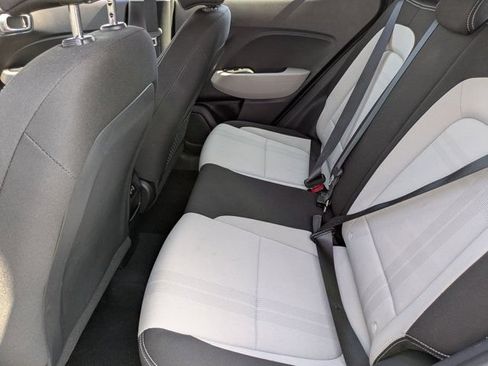 Used 2025 Hyundai Venue SEL FWD image 27