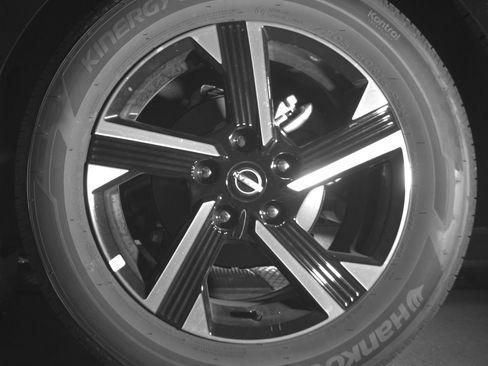 Used 2025 Nissan Sentra SV FWD image 14