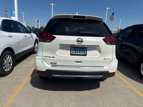 Used 2018 Nissan Rogue SV w/ Premium Package AWD/4WD image 6