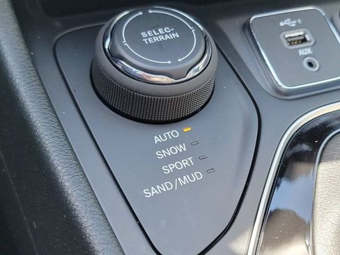 Certified 2023 Jeep Cherokee Altitude Lux w/ Lux Elite Package AWD/4WD image 7