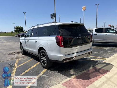Used 2025 Ford Expedition Max Platinum AWD/4WD image 3