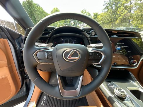 Used 2025 Lexus RZ 450e w/ Technology Package AWD/4WD image 29