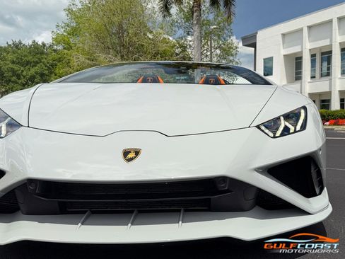 Used 2021 Lamborghini Huracan EVO RWD image 3