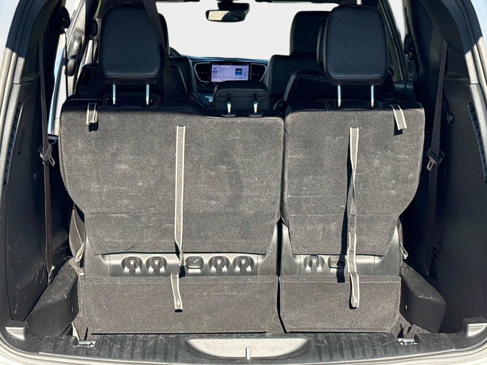 Used 2025 Chrysler Pacifica Select FWD image 12