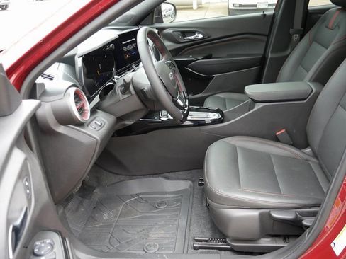 Used 2025 Chevrolet Trax RS w/ Sunroof Package image 8