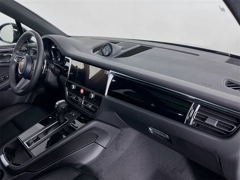 New 2026 Porsche Macan image 31