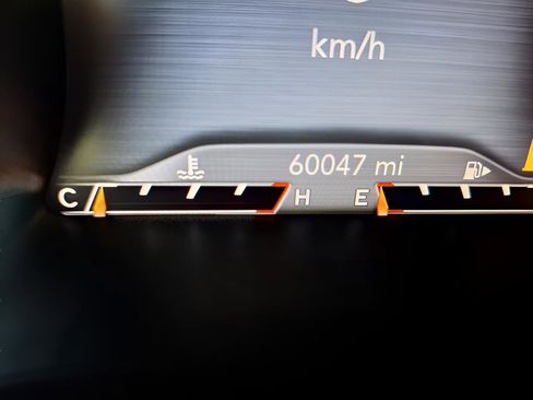 Used 2019 Jeep Cherokee Trailhawk image 16