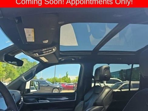 Used 2022 Jeep Wagoneer Series I w/ Convenience Group I AWD/4WD image 4
