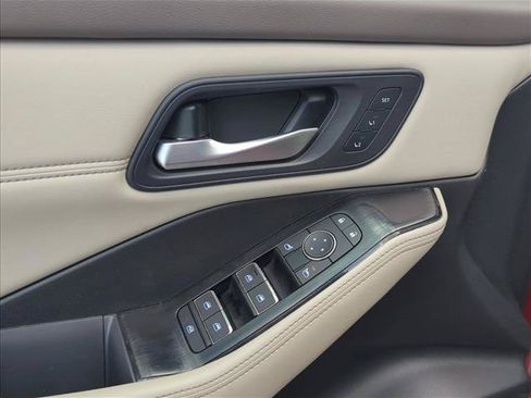 Used 2023 Nissan Rogue SL FWD image 8