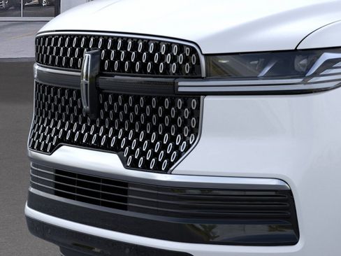 New 2026 Lincoln Navigator Reserve AWD/4WD image 17